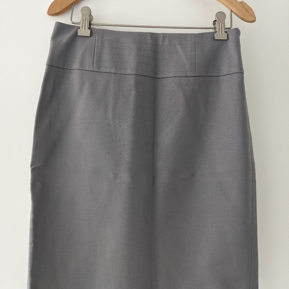 Grey fitted skirt